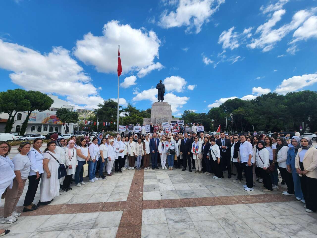 Muğla’da AK Partili Kadınlardan “Beyaz Kıyafetlerle” Sessiz Çığlık Eylemi 9